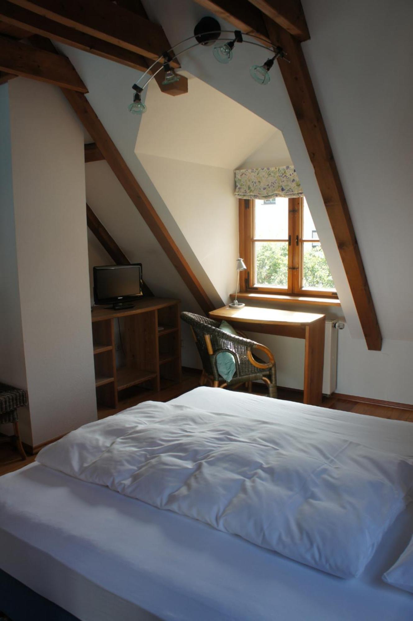 Hotel Schwarzer Adler Erlangen Room photo