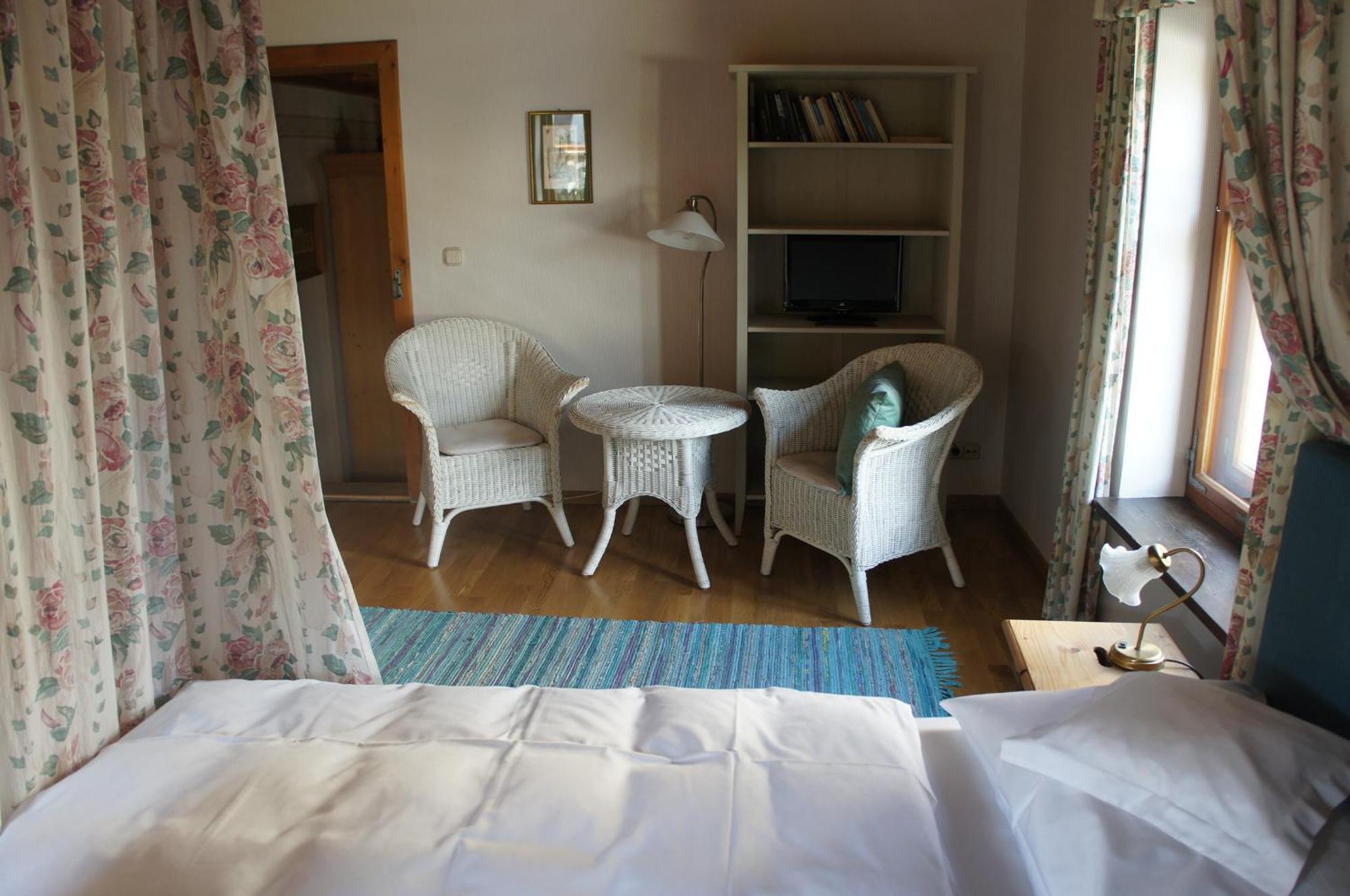 Hotel Schwarzer Adler Erlangen Room photo